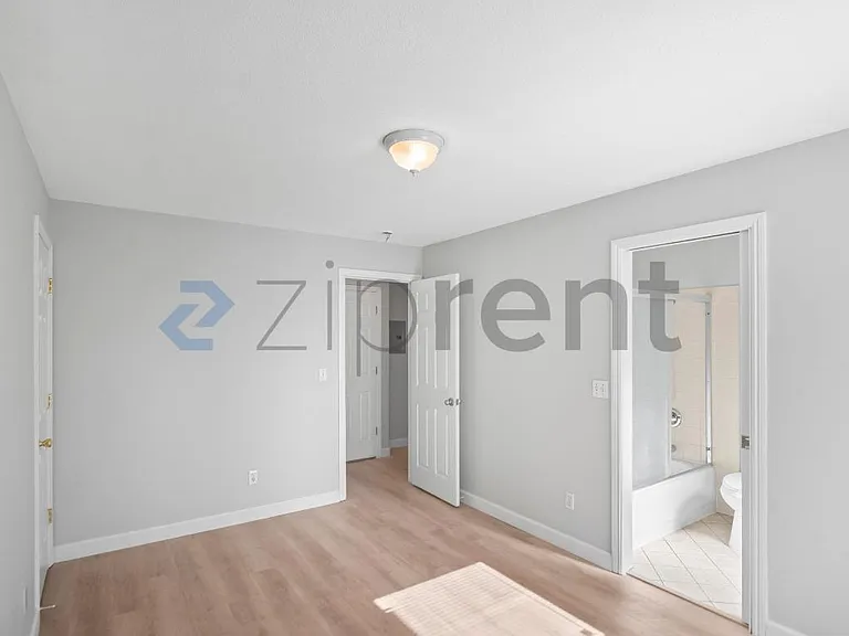2124 E 20th St — Photo 16