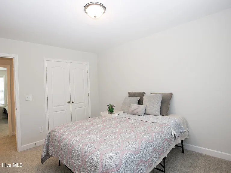 88 Kensington Dr — Photo 47