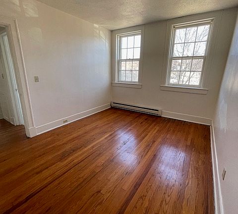 5th image of 57 E Chestnut St APT 10