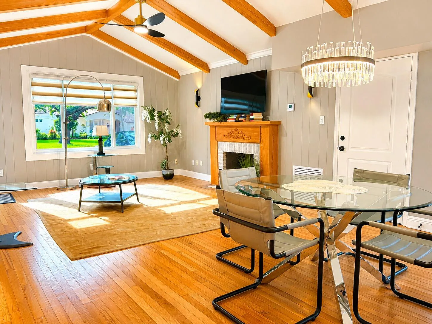 2 bed, 2.0 bath, 1114 sqft, $6,500 — Photo 2