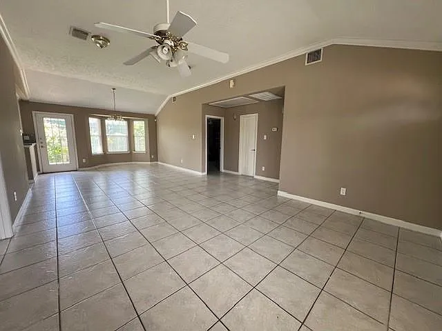 3 bed, 2.0 bath, 1400 sqft, $1,850 — Photo 4