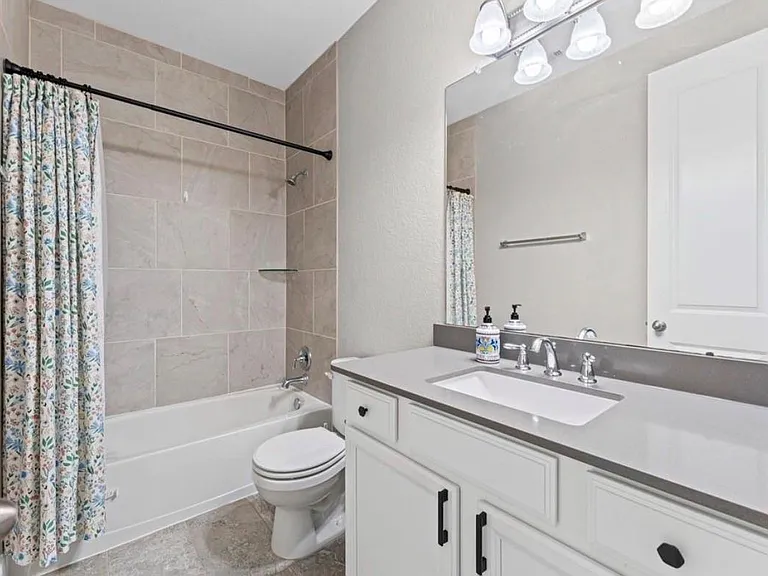 10811 Gates Randal Ct — Photo 12