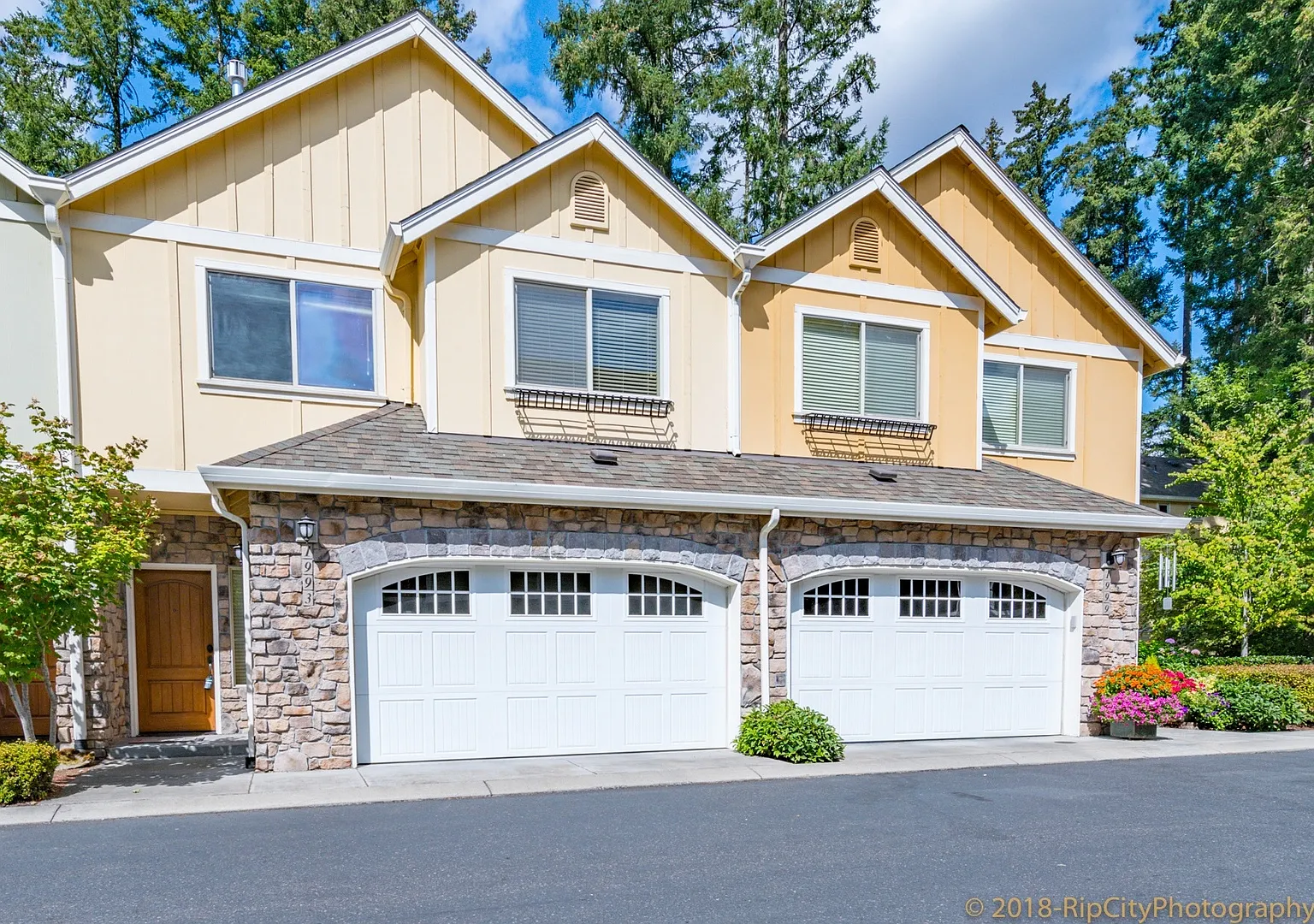 3 bed 2.5 bath + 2 Car Garage Townhome + A/C + Deck +Minutes from Orenco and Intel! — Photo 1