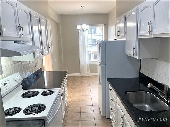 3rd image of 300 16th Ave #102