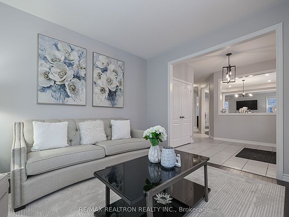 3rd image of 30 Terry Cres