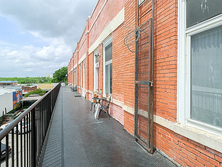 202 E San Antonio St #121 — Photo 9