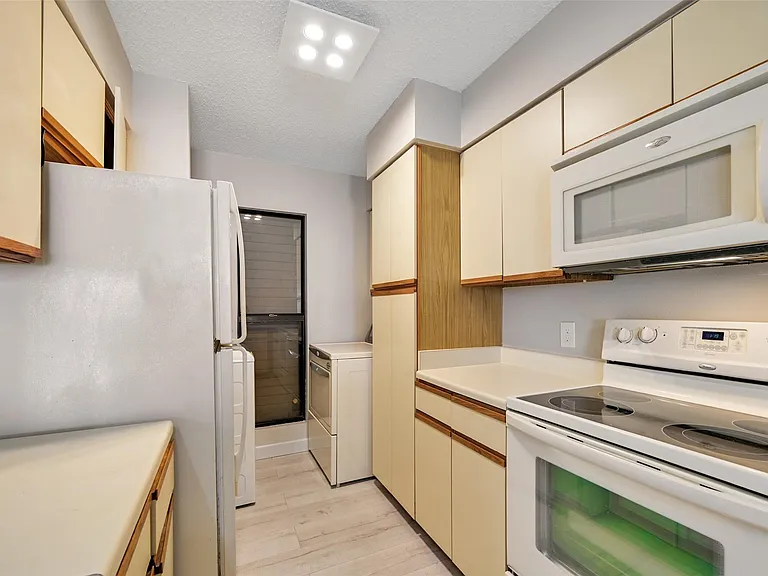 7700 Seawall Blvd #512 — Photo 22