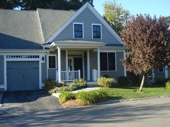 7 Courtyard Pl, Reading, MA 01867