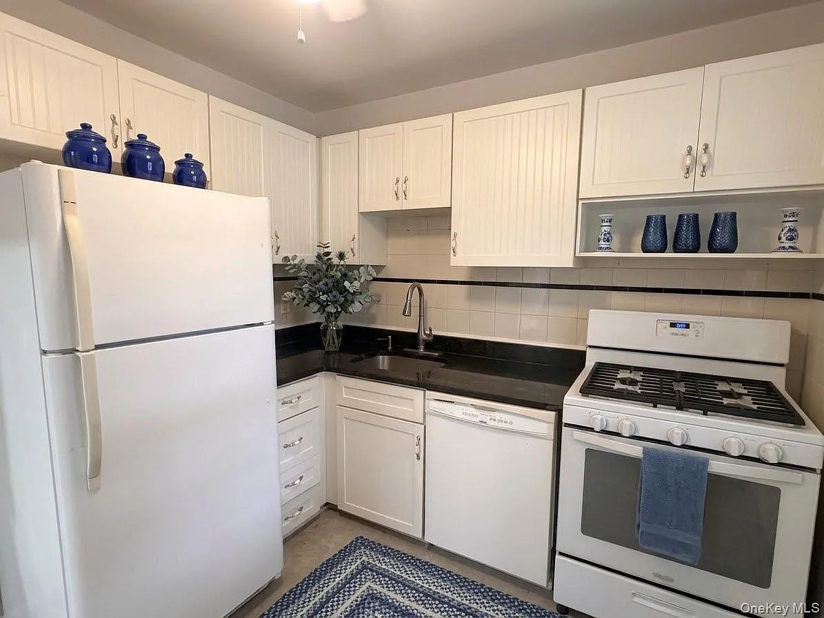 2 bed, 1.0 bath, 766 sqft, $2,795 — Photo 3