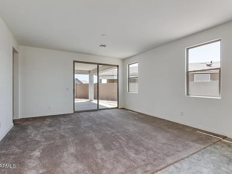 1674 N Hester Trl — Photo 3