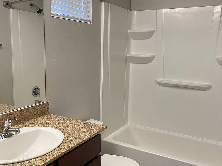 1 Bed 1 Bath Upstairs