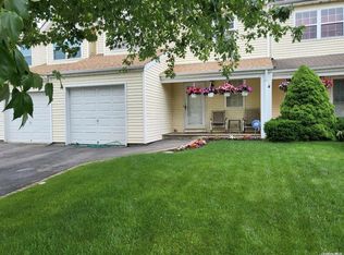 13 Beech St, Beech Island, NY 11722