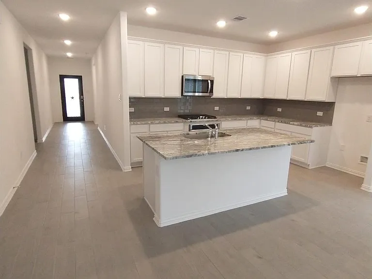 8034 Royal Palm Dr — Photo 6
