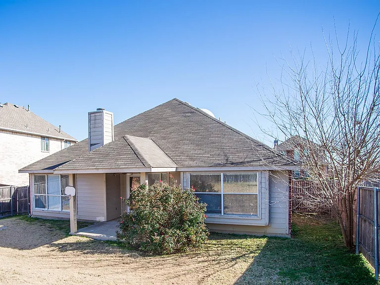 6823 Woodcrest Ln — Photo 23