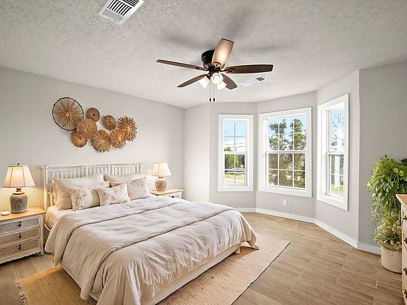 3rd image of 402 Twin Elm Dr