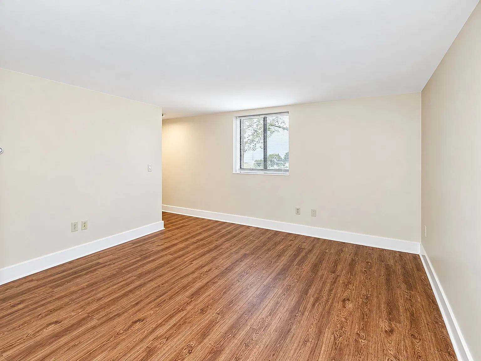 2 bed, 850 sqft, $2,050 — Photo 3