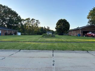 5261 Kevin St, Sheffield Village, OH 44054