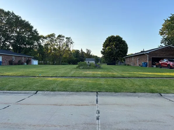 5261 Kevin St, Sheffield Village, OH 44054