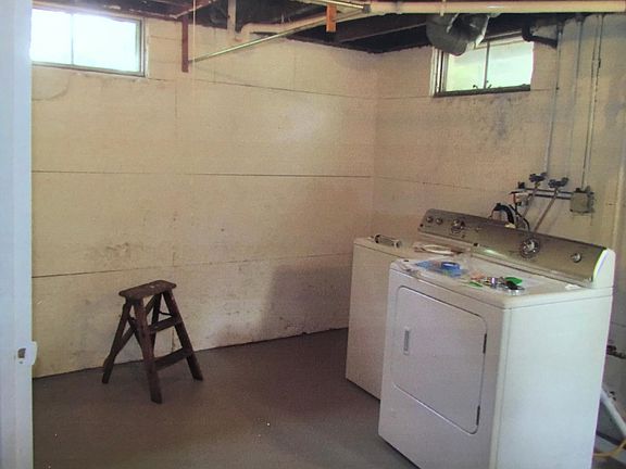 4th image of 15355 Cove St
