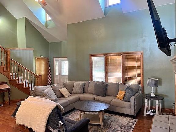 2nd image of 2430 Zinnia Ln