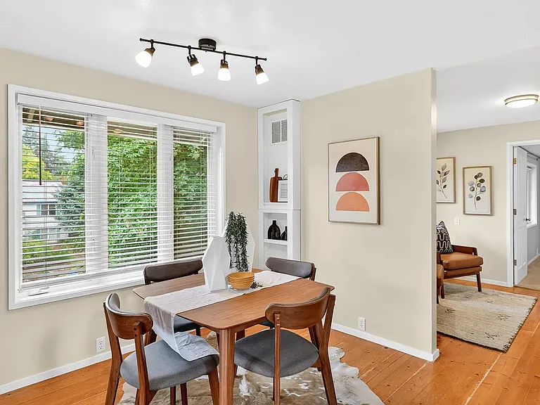 248 NW Ash St — Photo 5