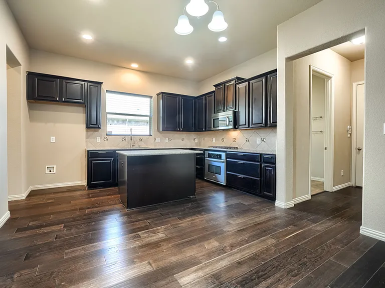 12372 Payne St — Photo 12