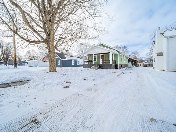 3rd image of 720 S Broadway St