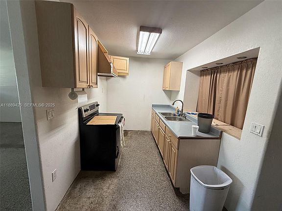 4th image of 3710 SW 32nd Ct