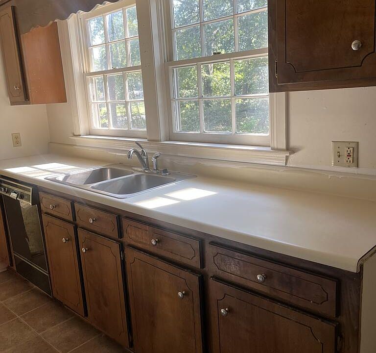 2nd image of 1206 Woodland Hts