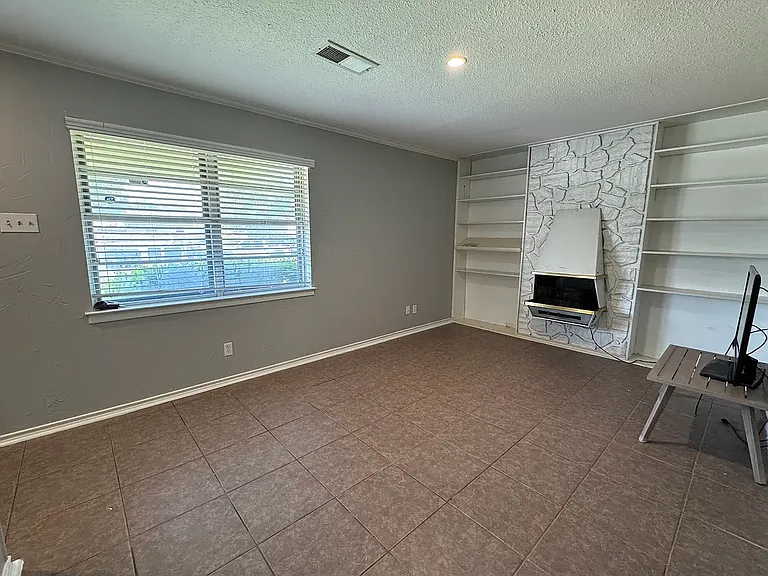 3310 Western Dr — Photo 6