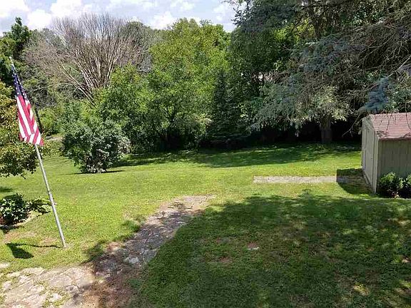 4th image of 812 Columbia Dr