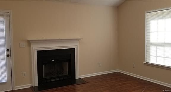 3rd image of 2415 Glen Laurel Dr