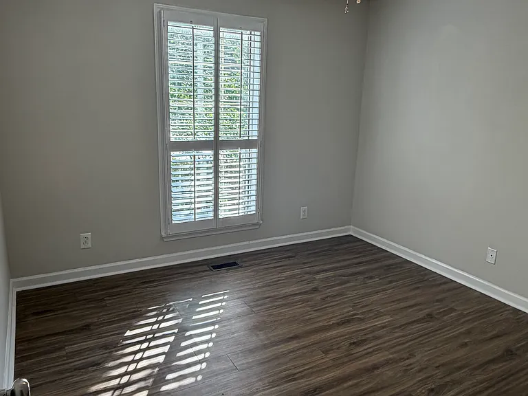 1195 N Franklin Ave — Photo 7