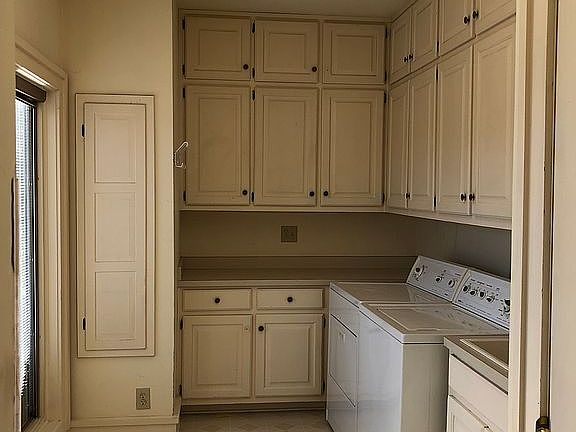3rd image of 2425 Island Dr