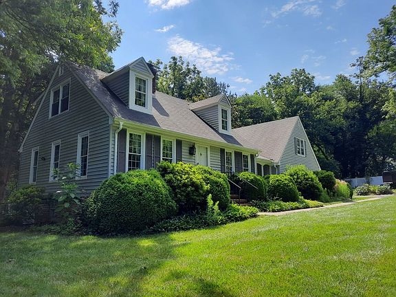 3rd image of 85 Canterbury Dr