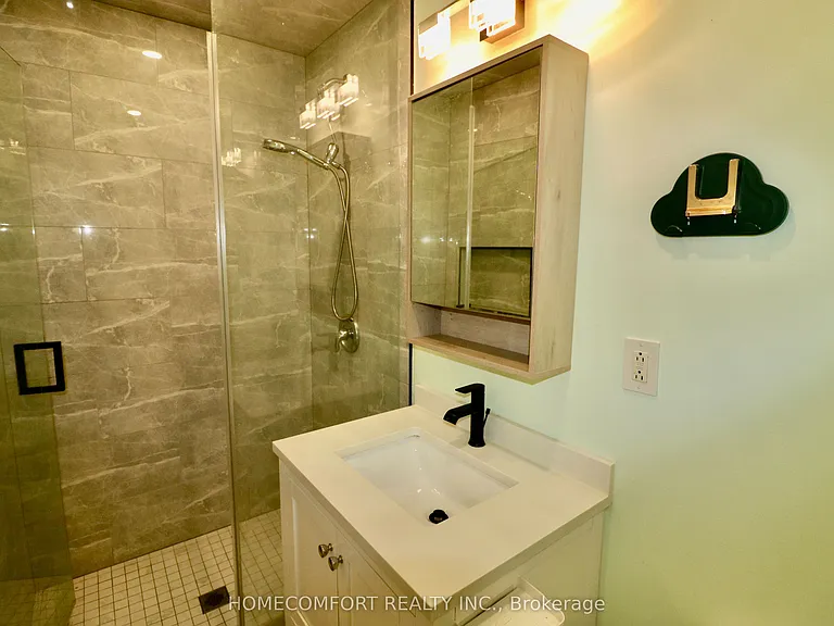 12 Banbury Ct — Photo 26