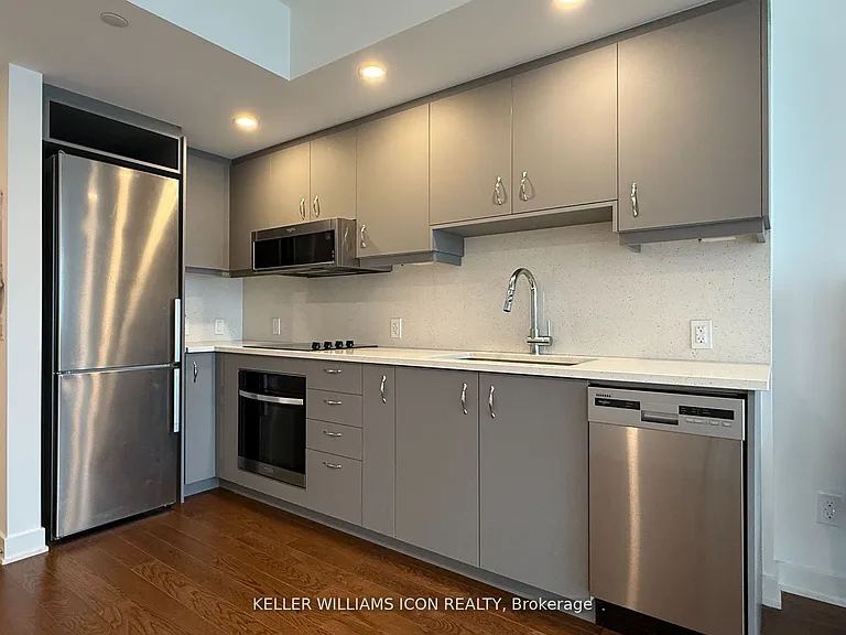 340 Queen St #2210 — Photo 5