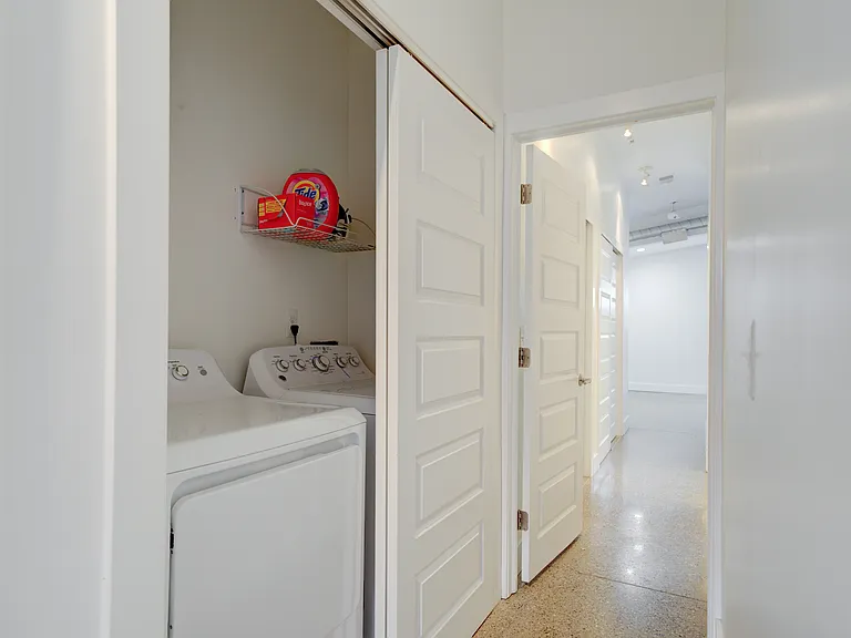 1300 Batavia Ave #2 — Photo 25