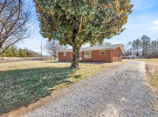 1156 Chestnut Dr, Burns, TN 37029