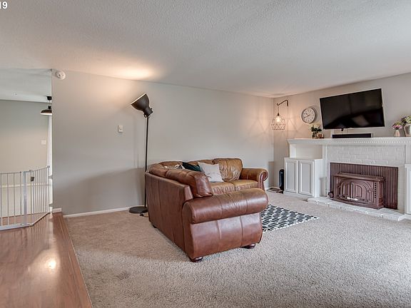 4th image of 3915 Rosewood St