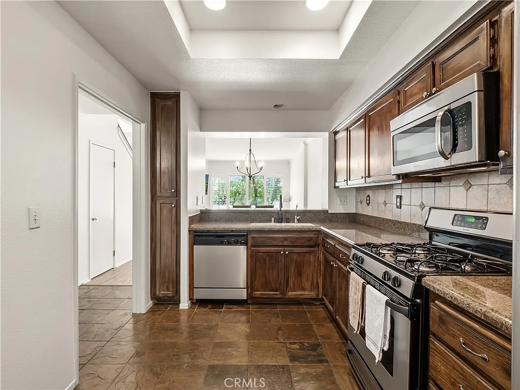 2 bed, 1212 sqft, $3,150 — Photo 3
