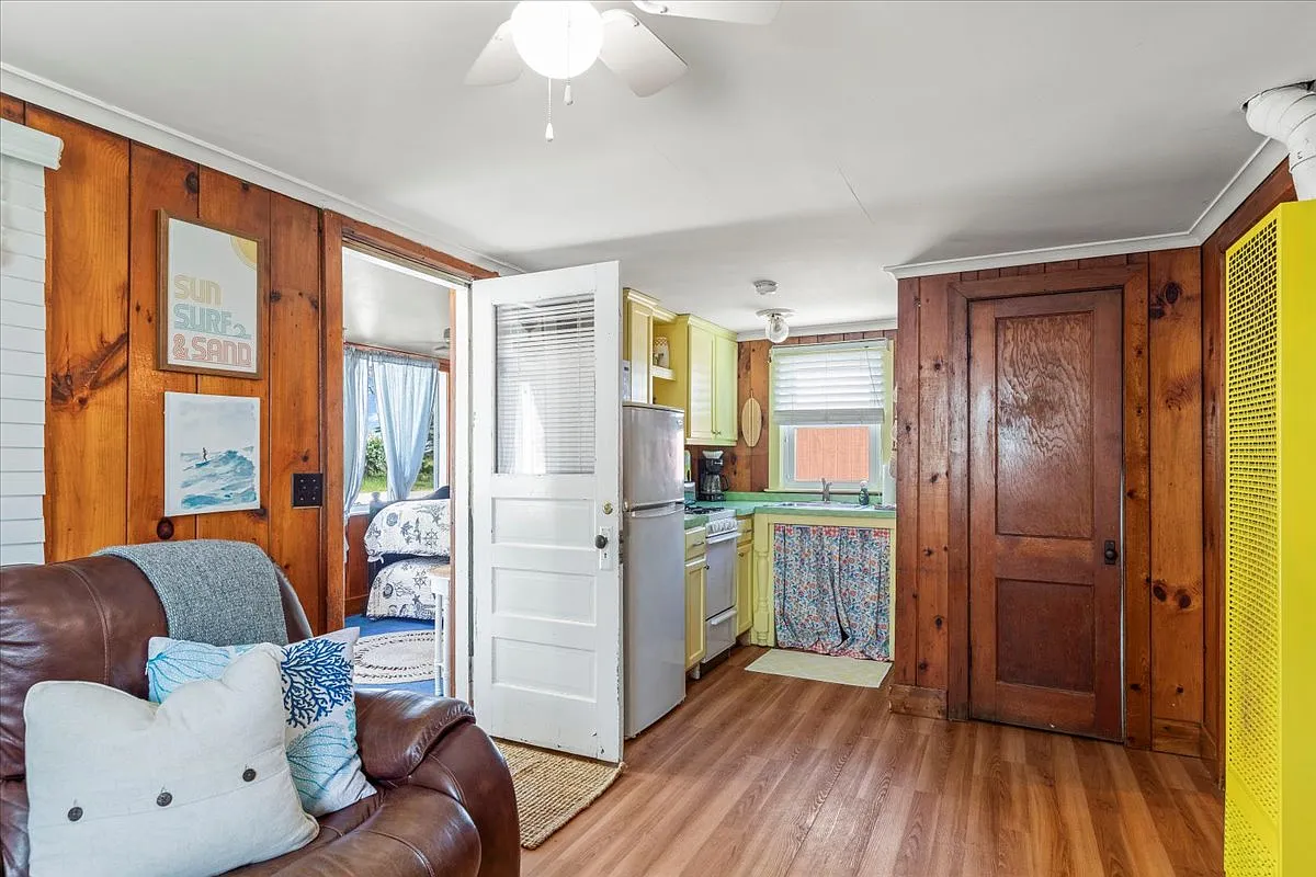 6996 Lakeport Dr — Photo 3