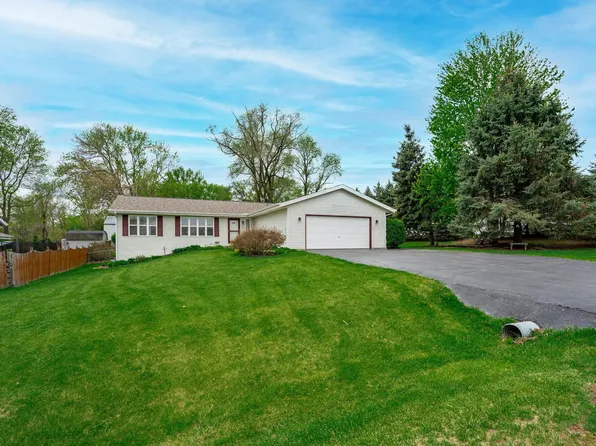 988 Thickett Trl, Roscoe, IL 61073