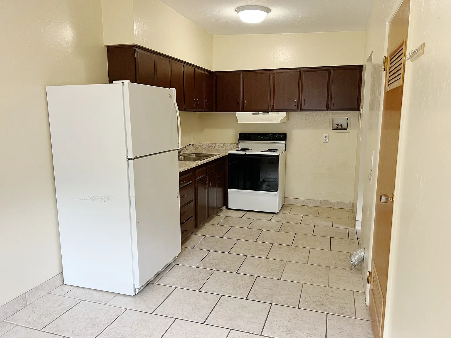 2 bed, 900 sqft, $1,150 — Photo 2