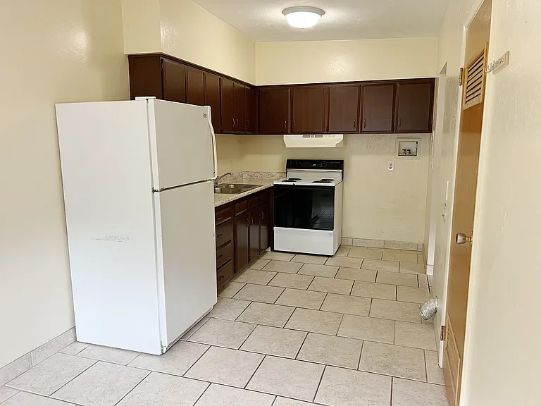 240 N 1st St — Photo 2
