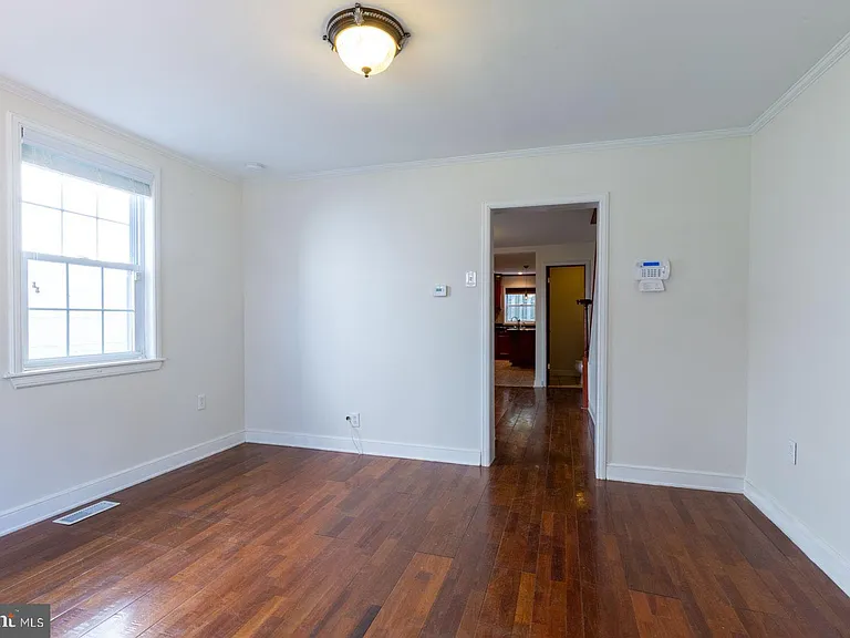 1439 E Oxford St — Photo 5