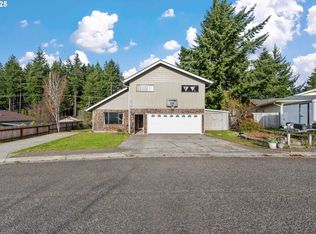 1358 Scott Ln, North Bend, OR 97459