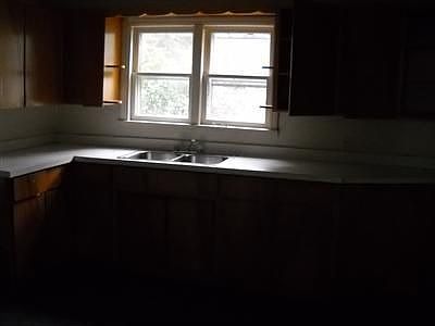 3rd image of 126 W Broadway Ave