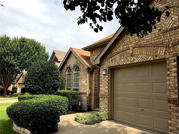 2nd image of 2545 Persimmon Dr