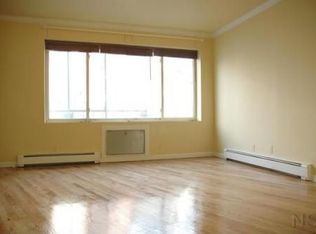 174 Woodpoint Rd, Brooklyn, NY 11211